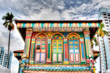 Rolgordijnen Singapore Landmark: Colorful building facade in Little India © ronniechua