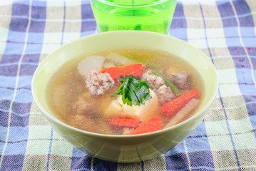 clear soup with bean curd and minced pork