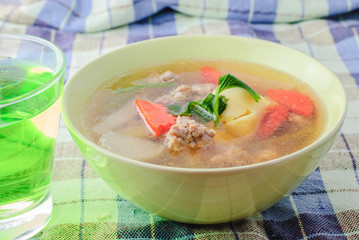 clear soup with bean curd and minced pork
