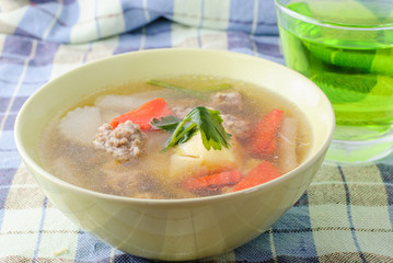 clear soup with bean curd and minced pork