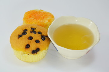 chocolate chip and golden threads topping cup cake with tea