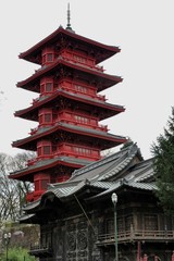 Naklejka premium pavillon chinois et tour japonaise à Bruxelles