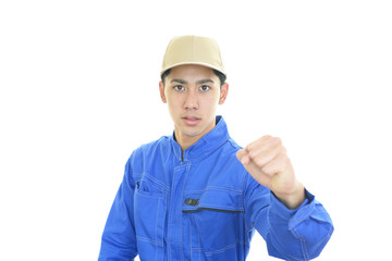 ガッツポーズの作業員