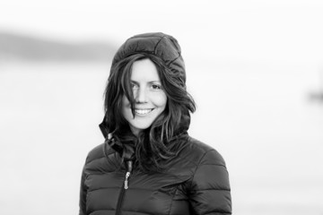 Fototapeta premium portrait of a beautiful girl in front of the sea b&w