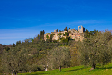 Rovine di un borgo medievale toscano