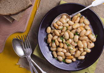 Тушеная фасоль в томатном соусе