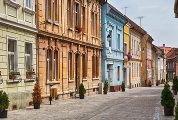 City street in Brasov, Romania. - obrazy, fototapety, plakaty