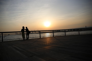 夕焼け シルエット 大阪湾