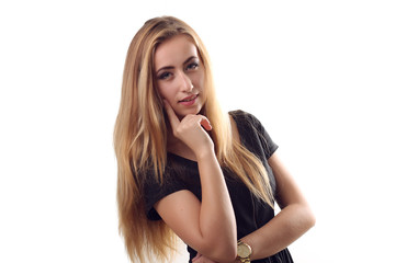 Fototapeta premium Stylowa młoda blondynka w czarnej sukience w małych czarnych dresach