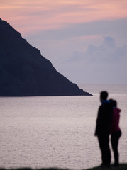 Fototapeta premium Two lovers watching the sea at dusk