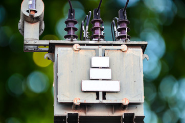Electricity distribution transformer