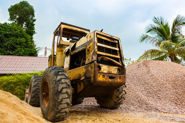 Obraz premium old rusty tractor cute retired