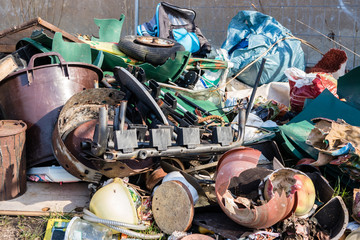 Schrotthaufen Sperrmüll