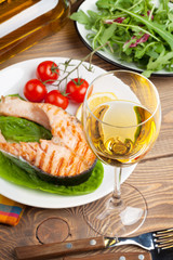 Grilled salmon and white wine