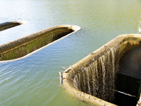 trous dans un barrage