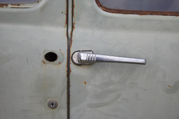 T&uuml;rgriff an einer alten Autot&uuml;r