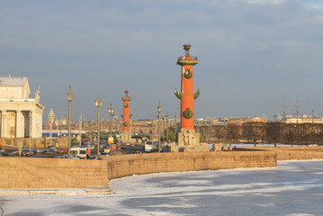 Fototapeta na wymiar Ростральные колонны в лучах зимнего солнца. Санкт-Петербург