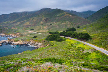 Naklejka premium View of Pacific Coast Highway and mountains along the coast at G