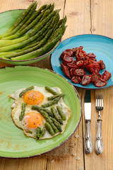uova asparagi e pomodorini