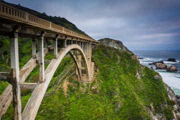 Fototapeta na wymiar View of the Rocky Creek Bridge, in Big Sur, California.