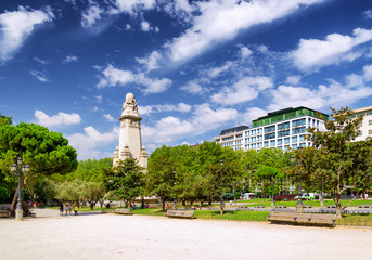 Obraz premium Eastern side of the Cervantes monument on the Square of Spain (P