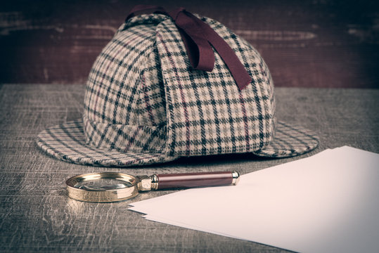 Sherlock Hat and magnifying glass