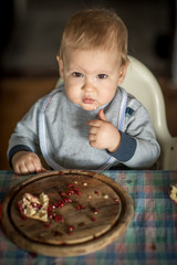 baby sitting chair eating