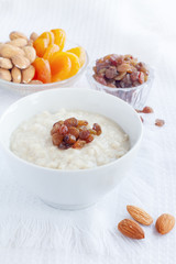 oatmeal with dried fruit and nuts