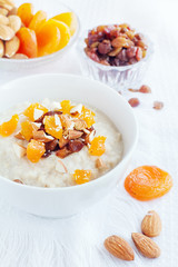 oatmeal with dried fruit and nuts
