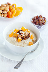 oatmeal with dried fruit and nuts