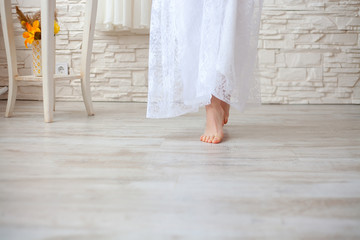 Fototapeta na wymiar Girl goes barefoot on the floor