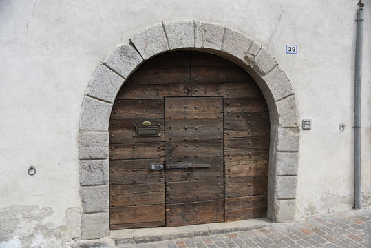 portone in legno baita maso