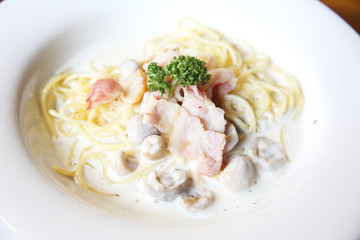 spaghetti white sauce with bacon
