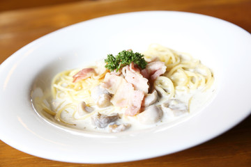 spaghetti white sauce with bacon