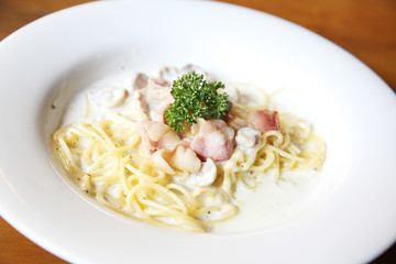 spaghetti white sauce with bacon