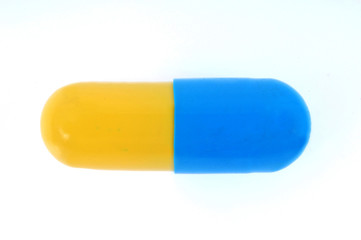 Gélule jaune et bleue