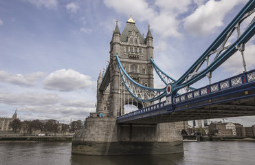 Obraz premium wieża most