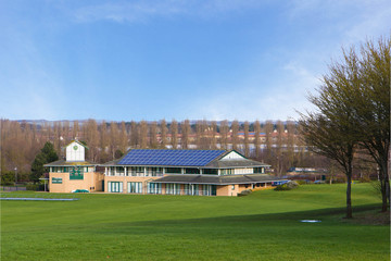Obraz premium Cricket ground and pavilion in beautiful park in spring