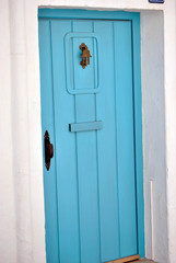 Puerta de color azul