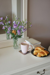 Кофе и круассаны