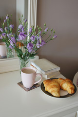 Кофе и круассаны