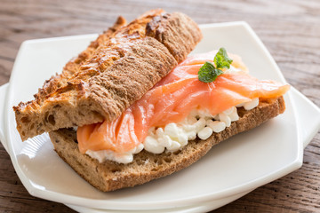 Sandwich with salmon and cheese