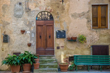 Fototapeta na wymiar Facade of a home in Tucany, Italy