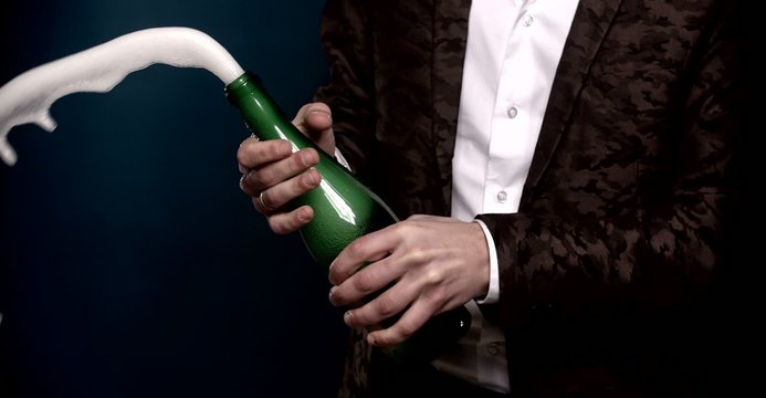 explosion of champagne 100 fps