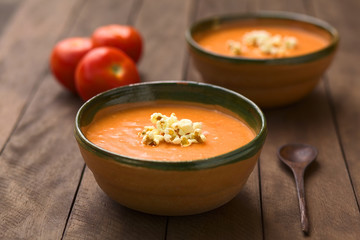 Ecuadorian tomato and potato cream soup with popcorn