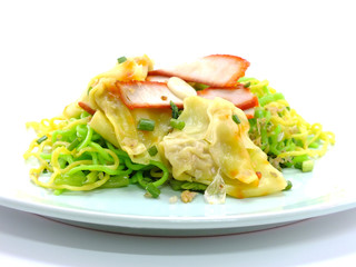 egg chinese dry noodles with roast red pork dumpling