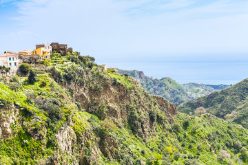 Fototapeta na wymiar mountain town Savoca in Sicily and sea on horizon