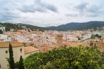 Fototapeta na wymiar old Spanish town between green hills