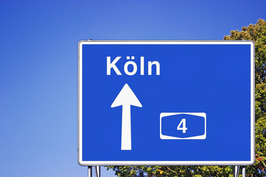 Wegweiser auf A4 in Richtung K&ouml;ln
