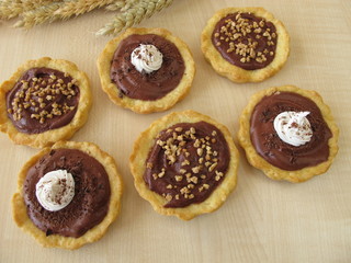 Schokoladentartelettes und Mandeltartelettes